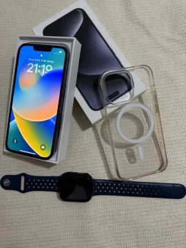 iPhone 13 Pro Max com capa e relógio Apple Watch