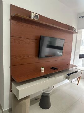 Painel para TV com Painel em Madeira