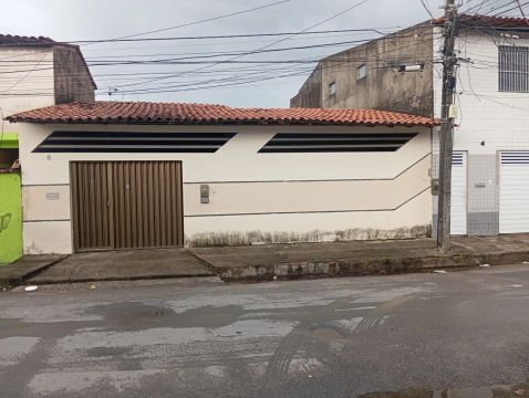 Casa à venda em ótima localização