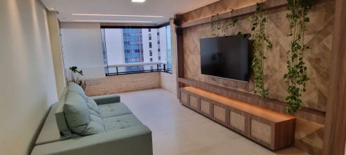 Apartamento amplo semimobiliado  próximo à praia de São Marcos com 3 quartos