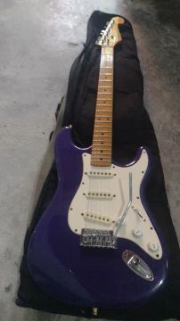 Guitarra Elétrica Stratocaster