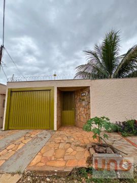 Casa com 4 quartos com piscina na Giocondo Orsi- Campo Grande