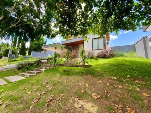Casa térrea de alto padrão para locação no Mirante Do Vale - Jacareí Sp