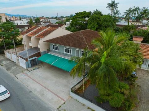 Sobrado comercial c/ 8 locações - Terreno 709m², 420m² construídos - (kitnets/salas)