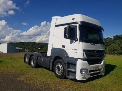 Caminhao Cavalo MBB Axor 2544 S 6x2 ano  2011