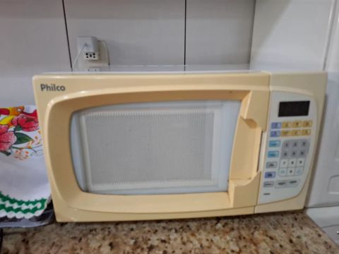 Micro-ondas Philco - OBS: Não está funcionando! Serve para retirar peças.