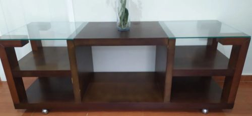 Rack de madeira com vidro e 3 prateleiras