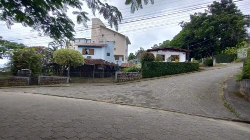 Terreno com casa à venda em Florianópolis - SC