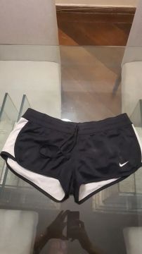 Short Nike Feminino Preto com Detalhes em Branco