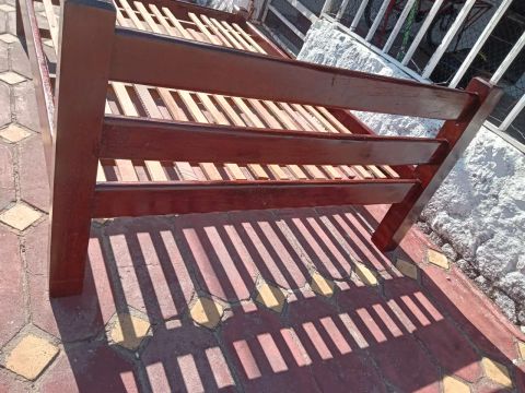 VENDO UMA CAMA DE CASAL MADEIRA TOP