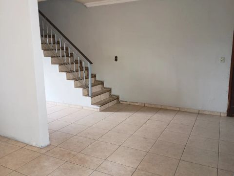 Casa para Locação no bairro Queluz!