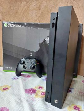 Xbox One X 1TB - 1 manete original - Aceito cartão 