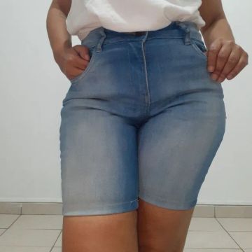 bermuda  jeans com elastano Vulcânia tam. 38