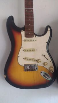 Guitarra bem antiga 