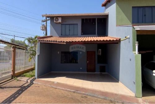 Sobrado com 2 suítes em condomínio fechado
