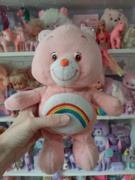 Ursinho carinhoso rosa com arco íris