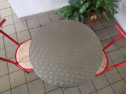 Mesa de Jantar Redonda em Metal com 2 Cadeiras