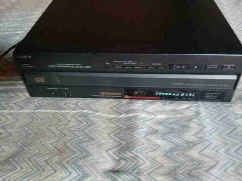 toca  cds  sony  de  montagem  disqueteira   leia  o   anuncio   todo  