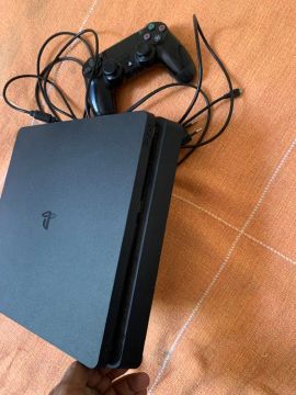 Playstation 4 Slim 