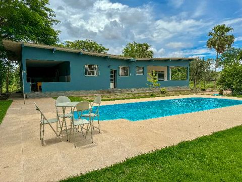 Fazenda com Piscina às Margens do Rio São Francisco em Três Marias!