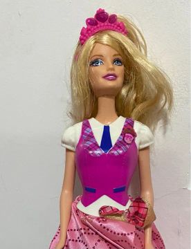 Boneca Barbie - Escola de Princesas - Desapegos de Roupas quase novas ou  nunca usadas para bebês, crianças e mamães. 236060