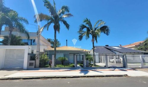 Linda Casa Disponível Para Locação No Bairro Coloninha, A 1km do Centro de Araranguá!