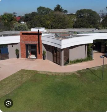 Lote em cemitério com dois jazigos 