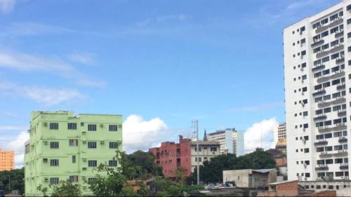 Apartamento com varanda no centro