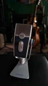 Microfone AKG 24bits 192khz 