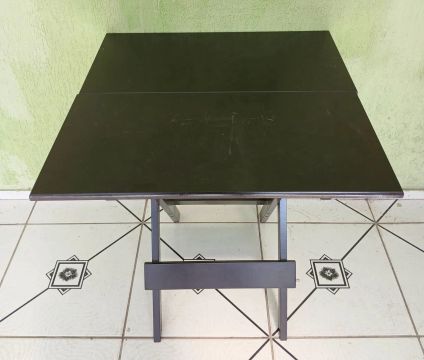 Mesa dobrável de madeira