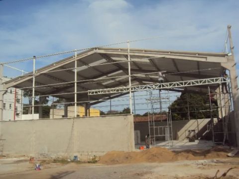 Preciso de mão de obra para montagem de galpão pré-moldado.
