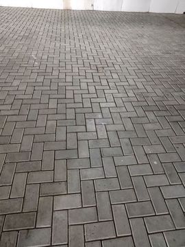 Piso intertravado