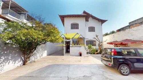 ENCANTADORA CASA DE 5 QUARTOS SENDO UM DELES COM SUITE EM OLARIA !