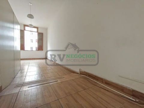 CA149Imóvel para venda possui 42 metros quadrados em Centro - Juiz de Fora - MG