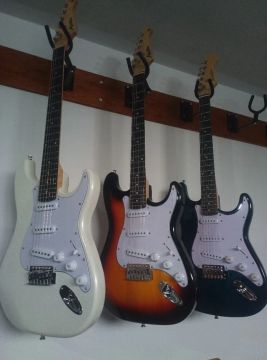 Guitarra Strato temos em 3 cores - NOVO