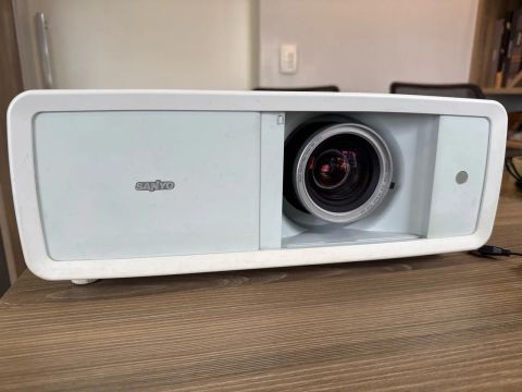 Projetor Sanyo PLV-Z2000 Full HD - Home Theater Profissional