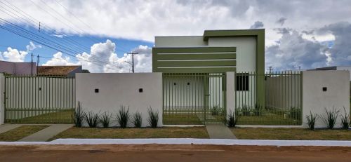 Casa em bairro Jardim Miraflores