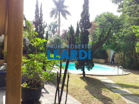 CASA ASSOBRADADA - CIDADE JARDIM - SP