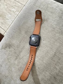Apple Watch SE 44mm - Preto