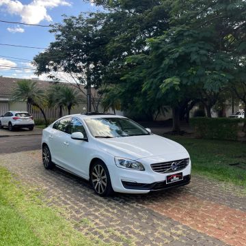 VOLVO S60 T5 MOMENTUM 2.0 TURBO