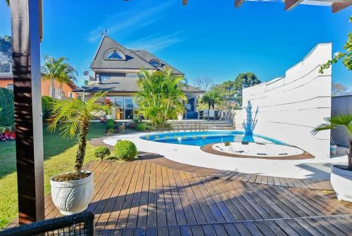 Jardim Social, casa 648m², com guarita, 4 quartos sendo 3 suítes, 3 vagas, piscina, Curiti