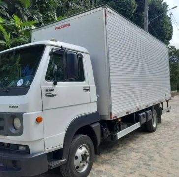 VENDO UM CAMINHÃO BAÚ, VW/8.160 DRC 4X2