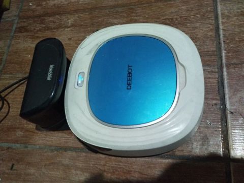 Robô Aspirador Deebot - usado