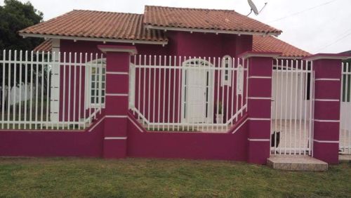Alugo casa com 3 quartos