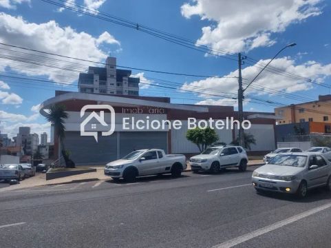 Cômodo para aluguel de aprox. 400 m², no bairro Saraiva - Uberlândia - MG