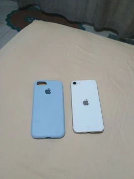 Iphone (SE 3 geraçao) 128gb com capinha e saúde da bateria 75em ótimo estado