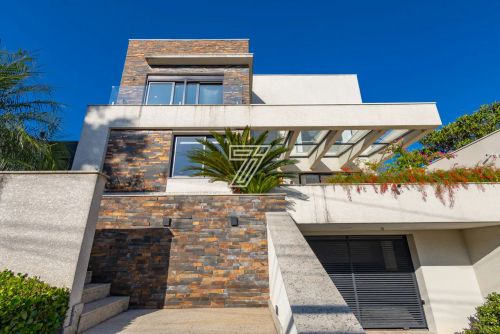 Casa a venda tem 612m² com 4 suítes no Jardim Social - Curitiba - PR