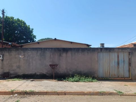 Vendo uma casa 