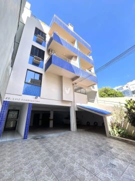 Cobertura de quatro dormitórios e vaga de garagem.
