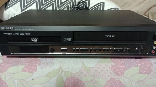 DVD Player e Vídeo Cassete Philips DVD749VR